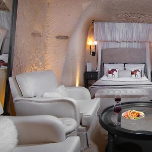 Deluxe Cave Room